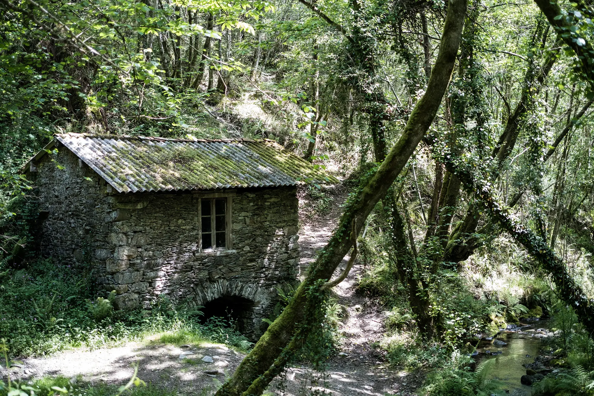 Antiguo molino harinero de camino a la Cascada del Gorgollón